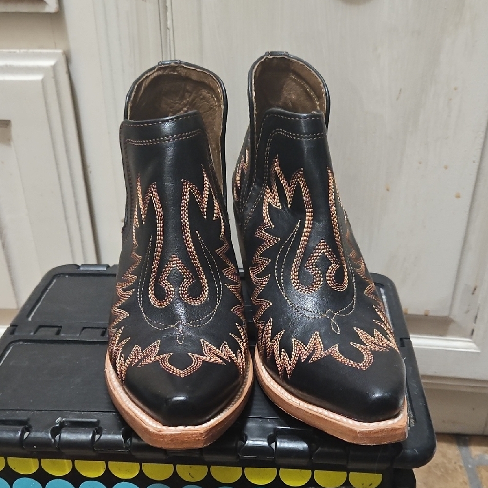 Ariat Black and Tan Ankle Boots